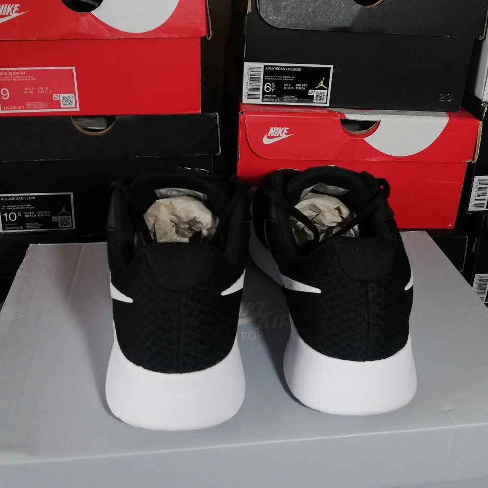 NIKE TANJUN BLACK/WHITE WOMEN'S US SIZE 10 LIKE NEW - Picture 5 of 11